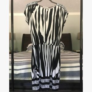 Cache dress - white and black stripe